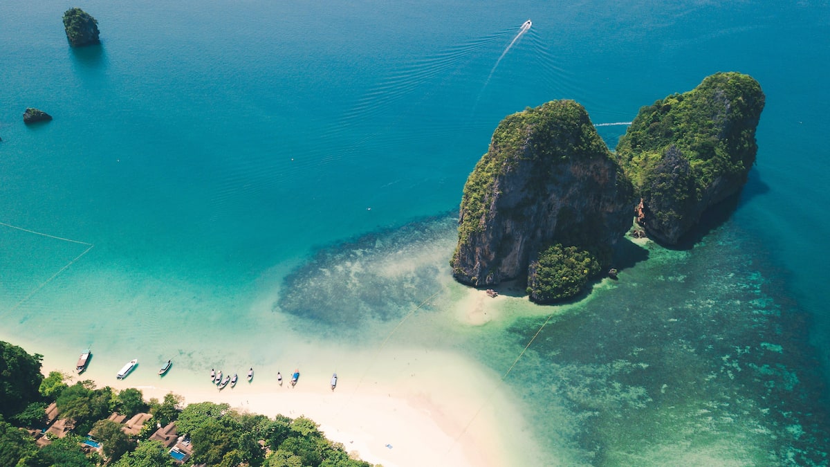 Krabi dévoile son visage authentique qui contraste avec les destinations touristiques bondées de la Thaïlande