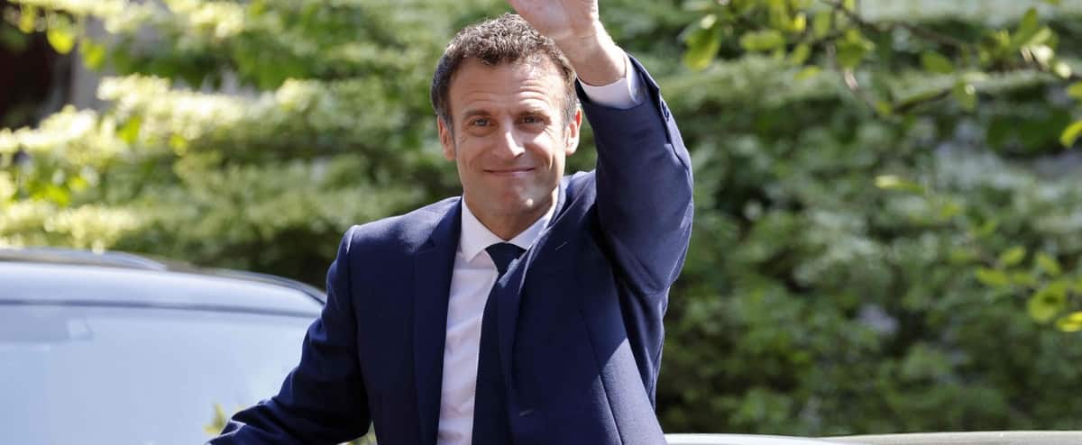 Emmanuel Macron réélu président d'une France où l'extrême droite est en forte progression