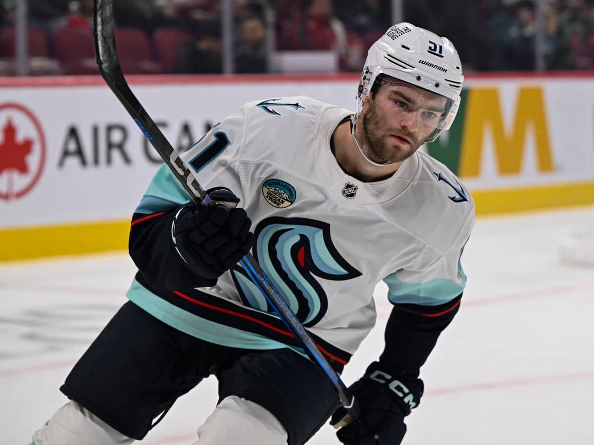 À VOIR : Shane Wright se fait sonner les cloches