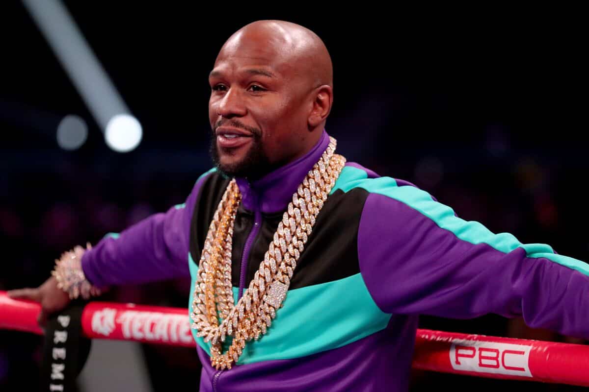 L’ex-boxeur Floyd Mayweather va payer les funérailles — George Floyd L’ex-boxeur Floyd Mayweather va payer les funérailles — George Floyd