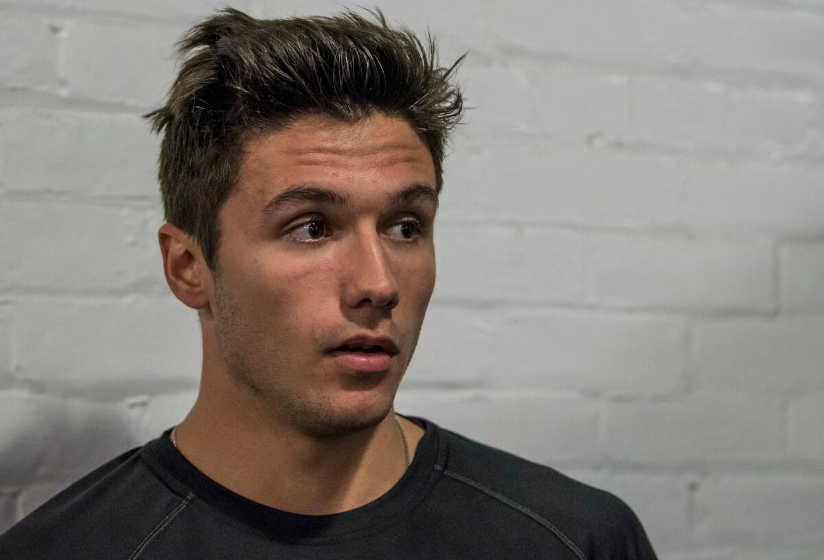 El ex prospecto de la NHL Gabriel Gagné en el juzgado de Saint-Hyacinthe, el 23 de enero de 2025, con su abogado, Me Maxime Raymond.