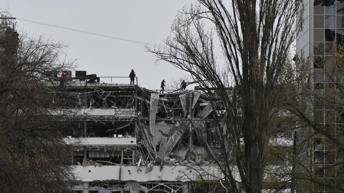 Attaque combinée de drones et missiles sur Kyïv, au moins 8 blessés