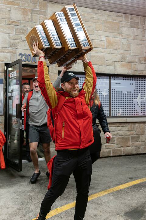 The Rouge et Or welcomed as a hero with the Vanier Cup in hand