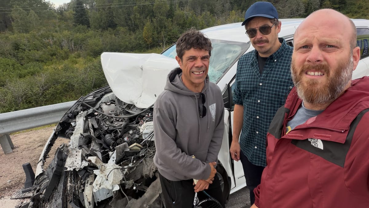 «On se compte très chanceux»: le groupe Bleu Jeans Bleu rassure ses fans après un grave accident de la route