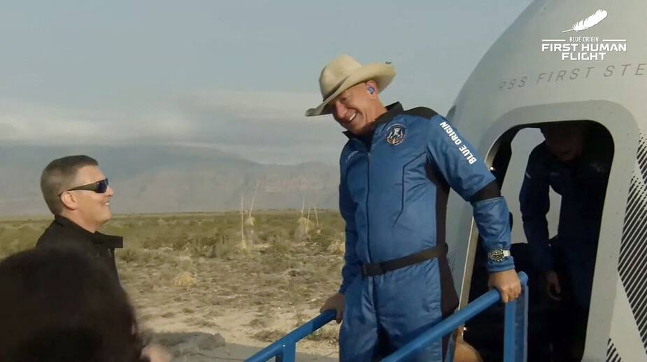Jeff Bezos après l'atterrissage.