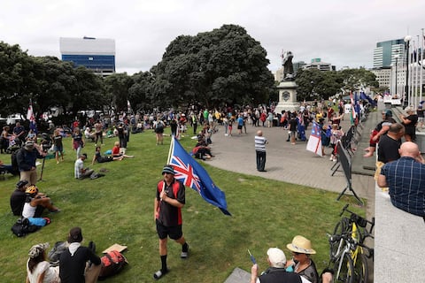 New Zealand: Trucks around Parliament to protest health measures