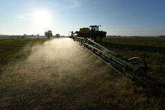 Laval interdit le glyphosate, une première au Québec