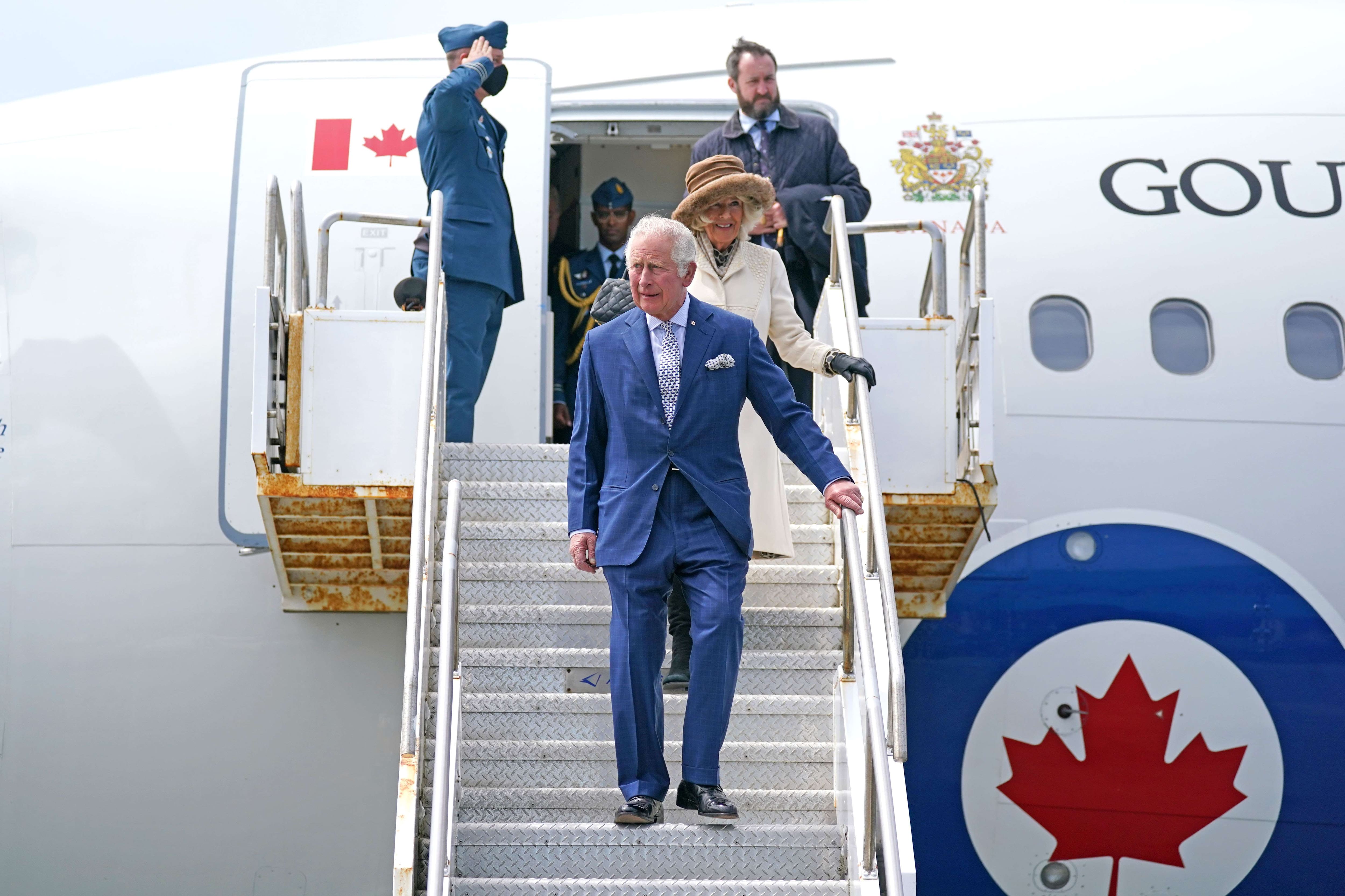 EN PHOTOS | Le prince Charles et son &eacute;pouse Camilla entament leur visite au Canada