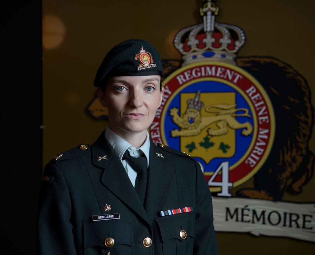 Larissa Corriveau en el set de la serie 