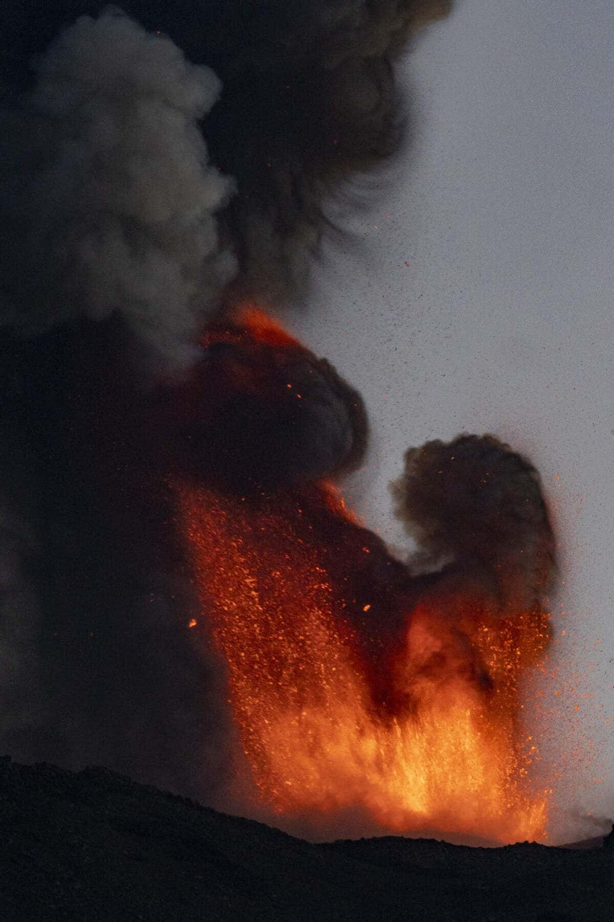 Italie: l&rsquo;Etna en &eacute;ruption, reprise progressive &agrave; l&rsquo;a&eacute;roport de Catane