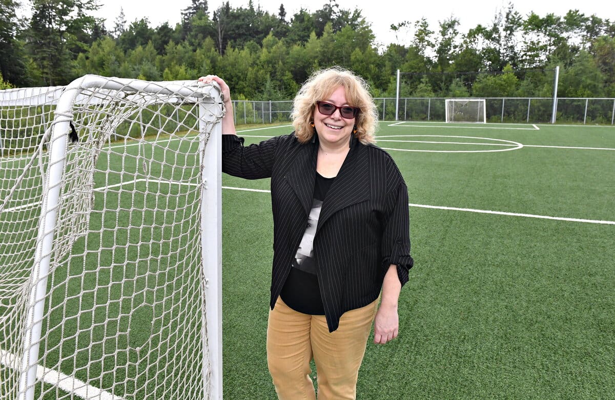 Un tout nouveau terrain de soccer pour la pire cour d&rsquo;&eacute;cole de Qu&eacute;bec