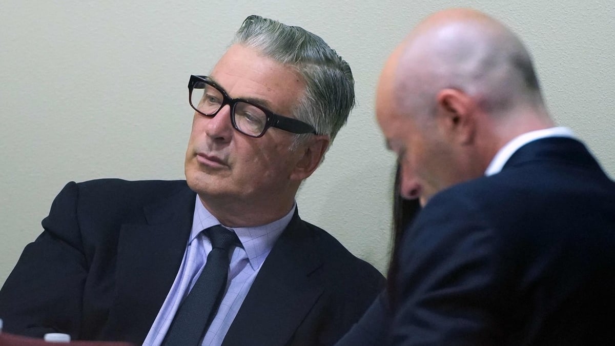 Le procès d’Alec Baldwin pour homicide involontaire interrompu par surprise