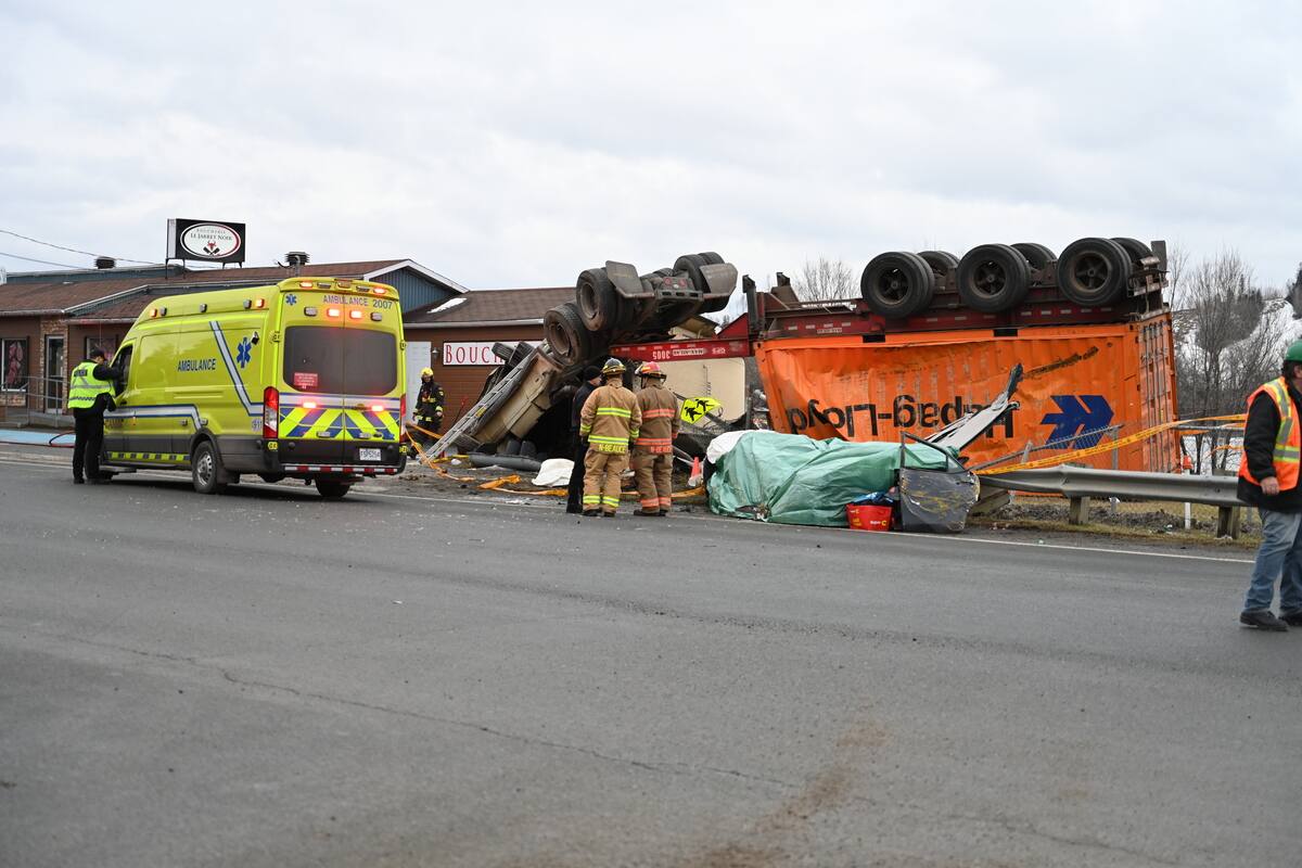 El violento accidente ocurrido el 18 de diciembre de 2024 en Vallée-Jonction no dejó ninguna posibilidad a Alexandra Poulin. En esta foto vemos el peso pesado completamente volcado.