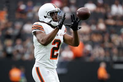 Davante Adams se mudará a los Jets después de dos temporadas con los Raiders. Ha atrapado al menos 100 pases y ganado al menos 1,100 yardas en las últimas cuatro campañas.