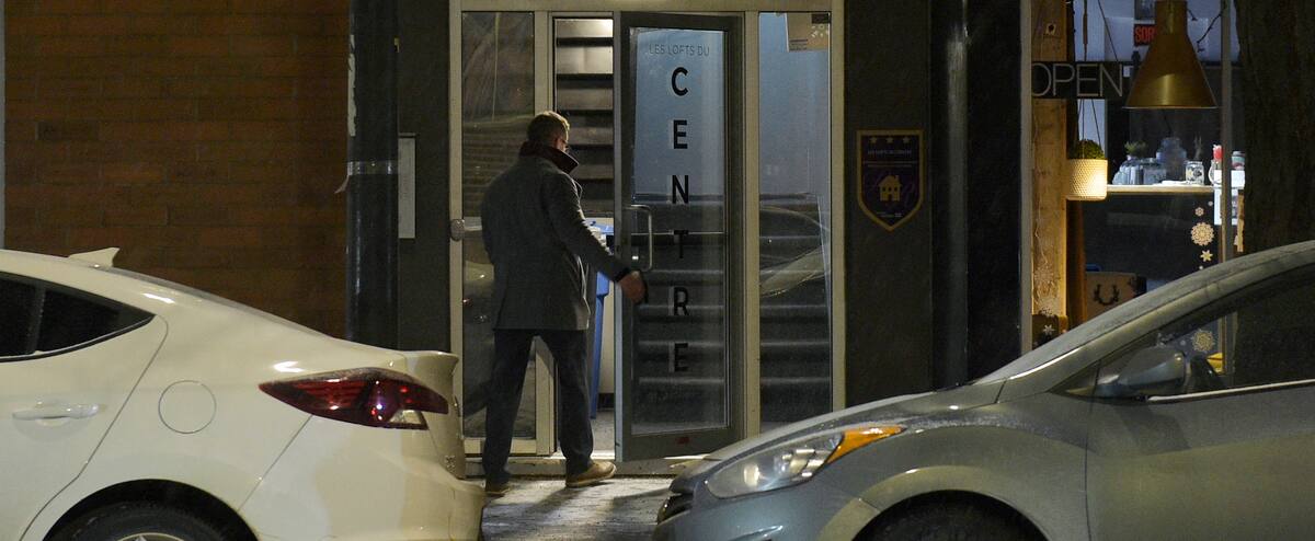 Une plainte pour bruit excessif mène à la saisie de deux armes à feu à Montréal