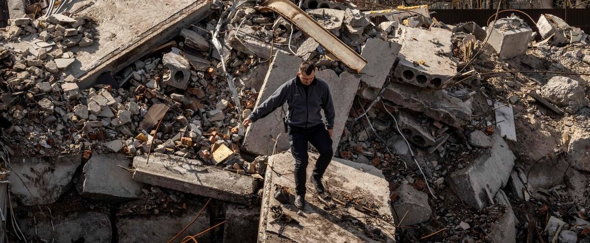 Ukraine: la Russie frappe après le naufrage du Moskva, Zelensky réclame plus d’armes