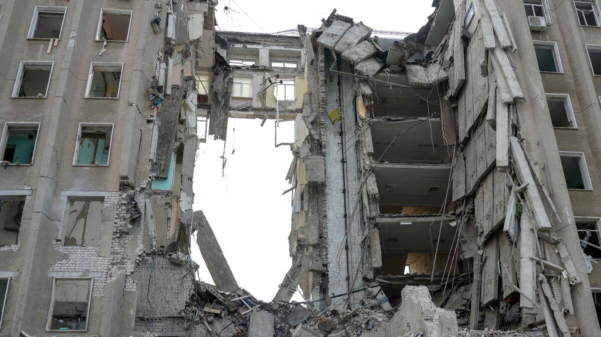 Mykolaïv touchée par une frappe russe, au moins sept morts