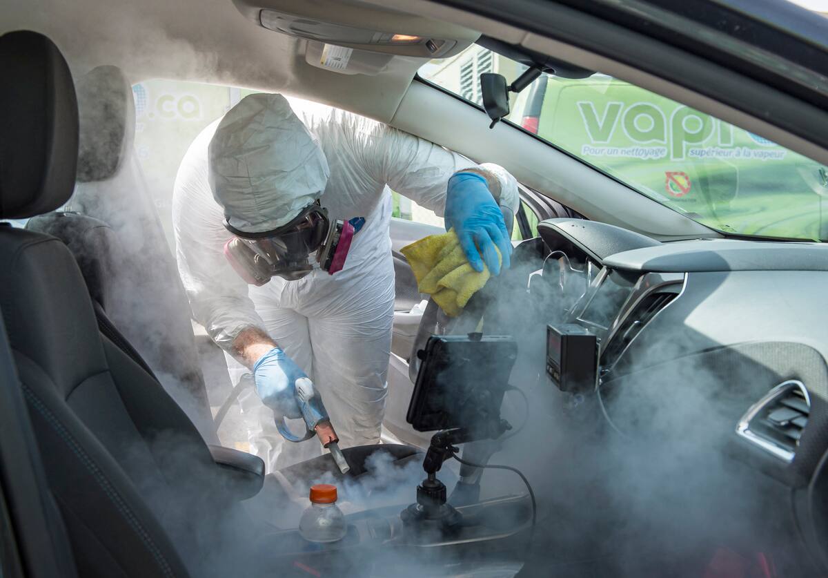 Lave-auto  vapeur sche: des taxis dcontamins en 10 minutes  Montral |  24 heures