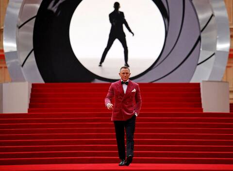 James Bond revient, pour sauver le monde... et le cinéma