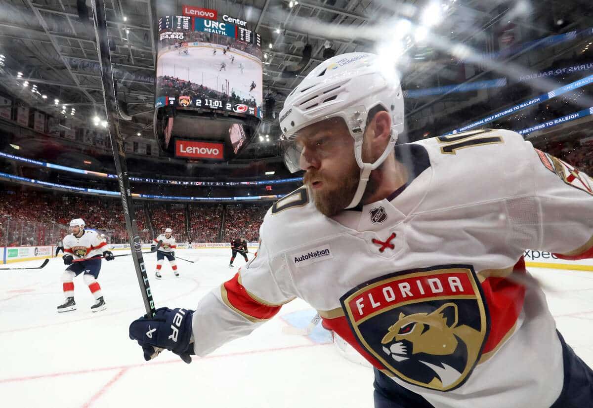 Finale de la Coupe Stanley: il pourrait n&rsquo;y avoir aucun Qu&eacute;b&eacute;cois en uniforme mercredi