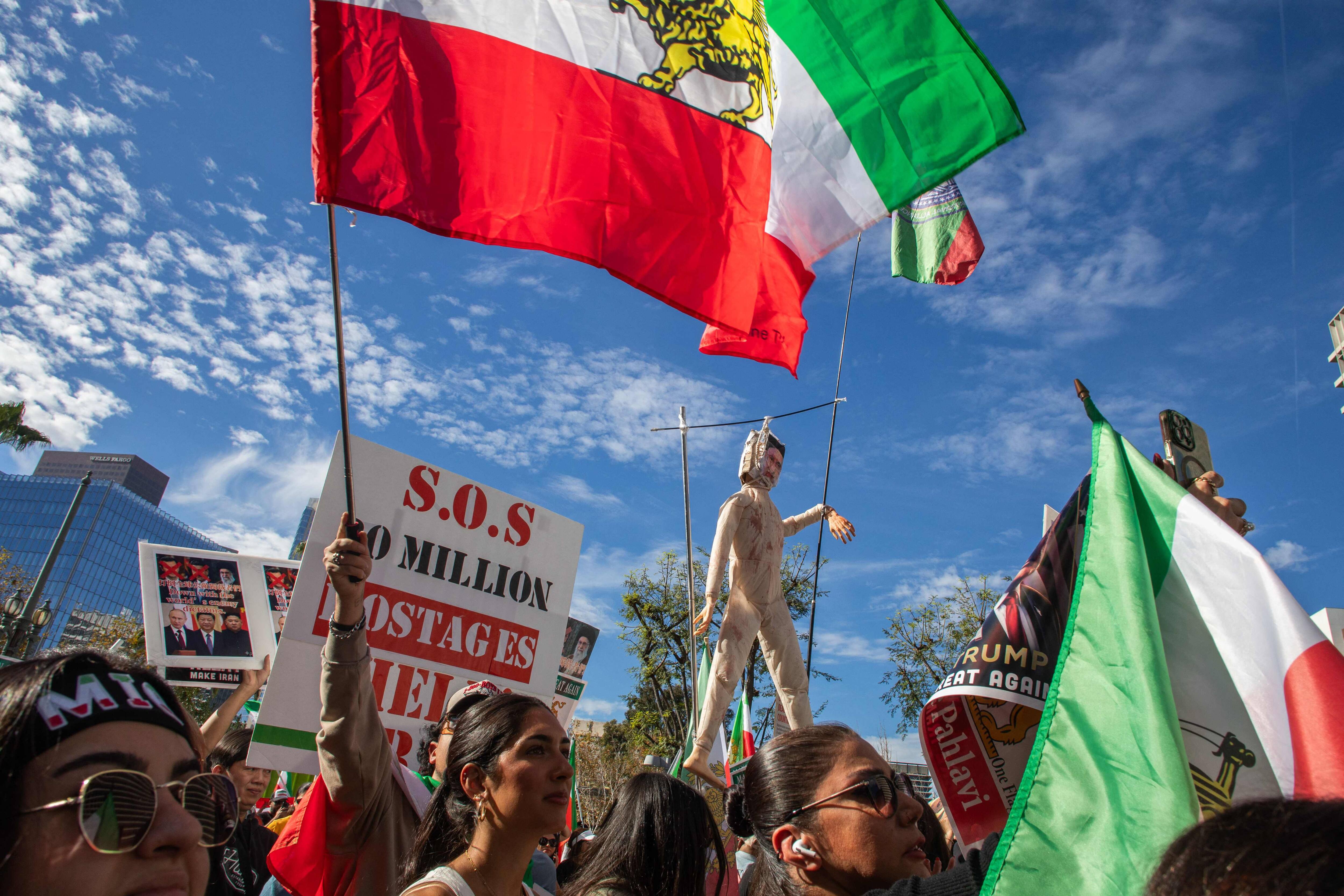 Les Iraniens des États-Unis mortifiés par la répression sanglante de ...