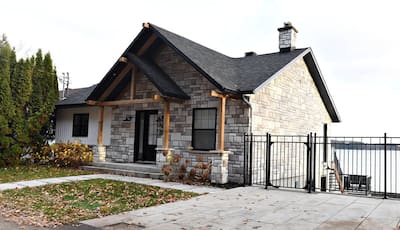 Julien Bournival-Vaugeois como parte del programa de Sophie Durocher en el estudio de radio QUB el viernes 8 de noviembre de 2024.