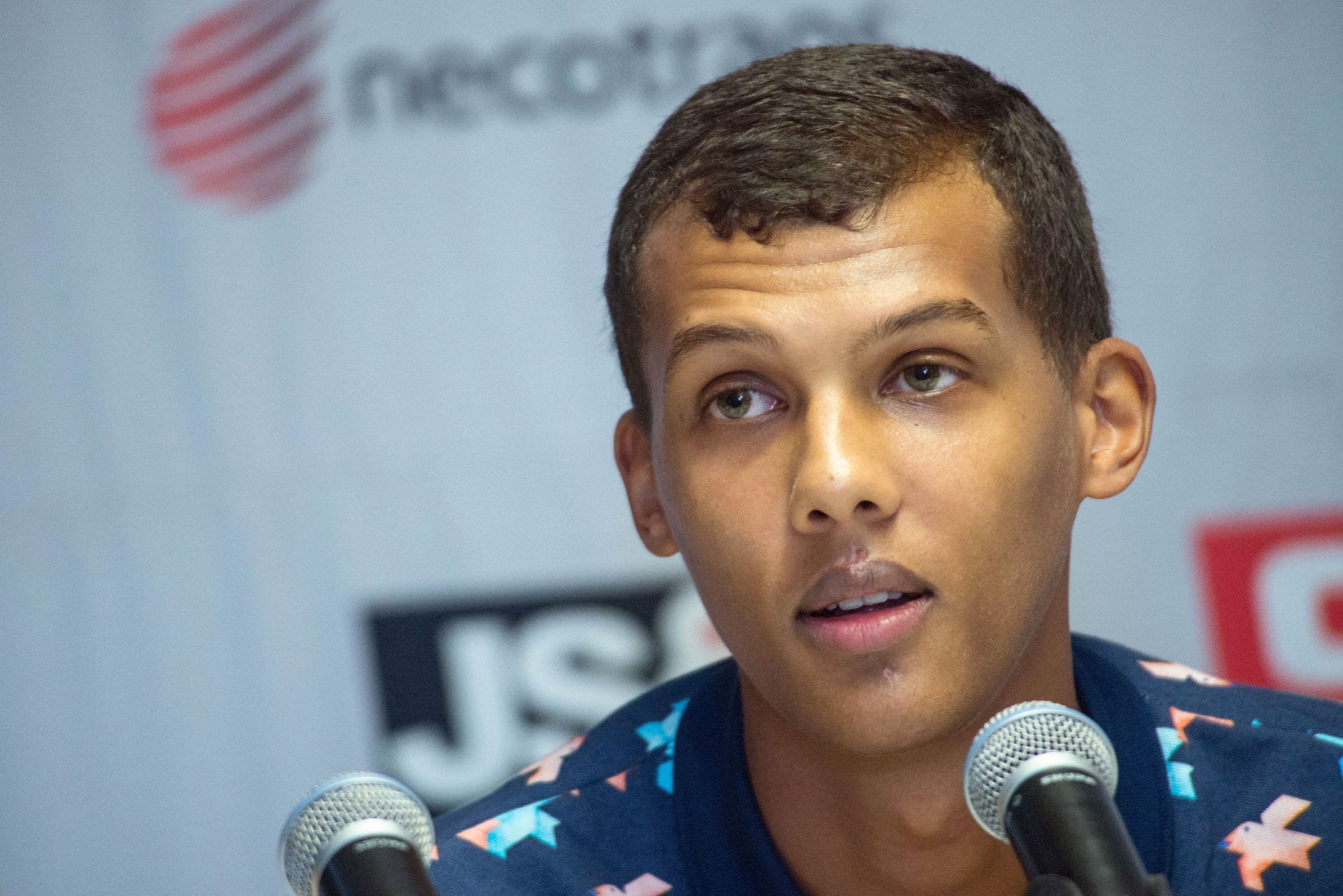 Stromae chante sa nouvelle pi&egrave;ce en direct &agrave; un journal t&eacute;l&eacute;vis&eacute;