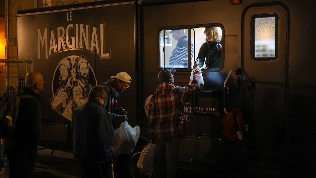 Crise de l'itinérance: près de 400 repas chauds gratuits servis en une soirée à Québec, la demande a explosé depuis les dernières années