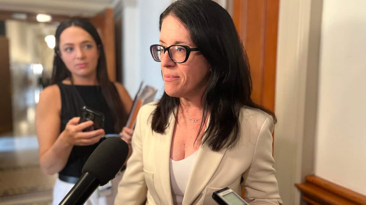 Laïcité dans les écoles: les éducatrices ne pourront porter de signes religieux