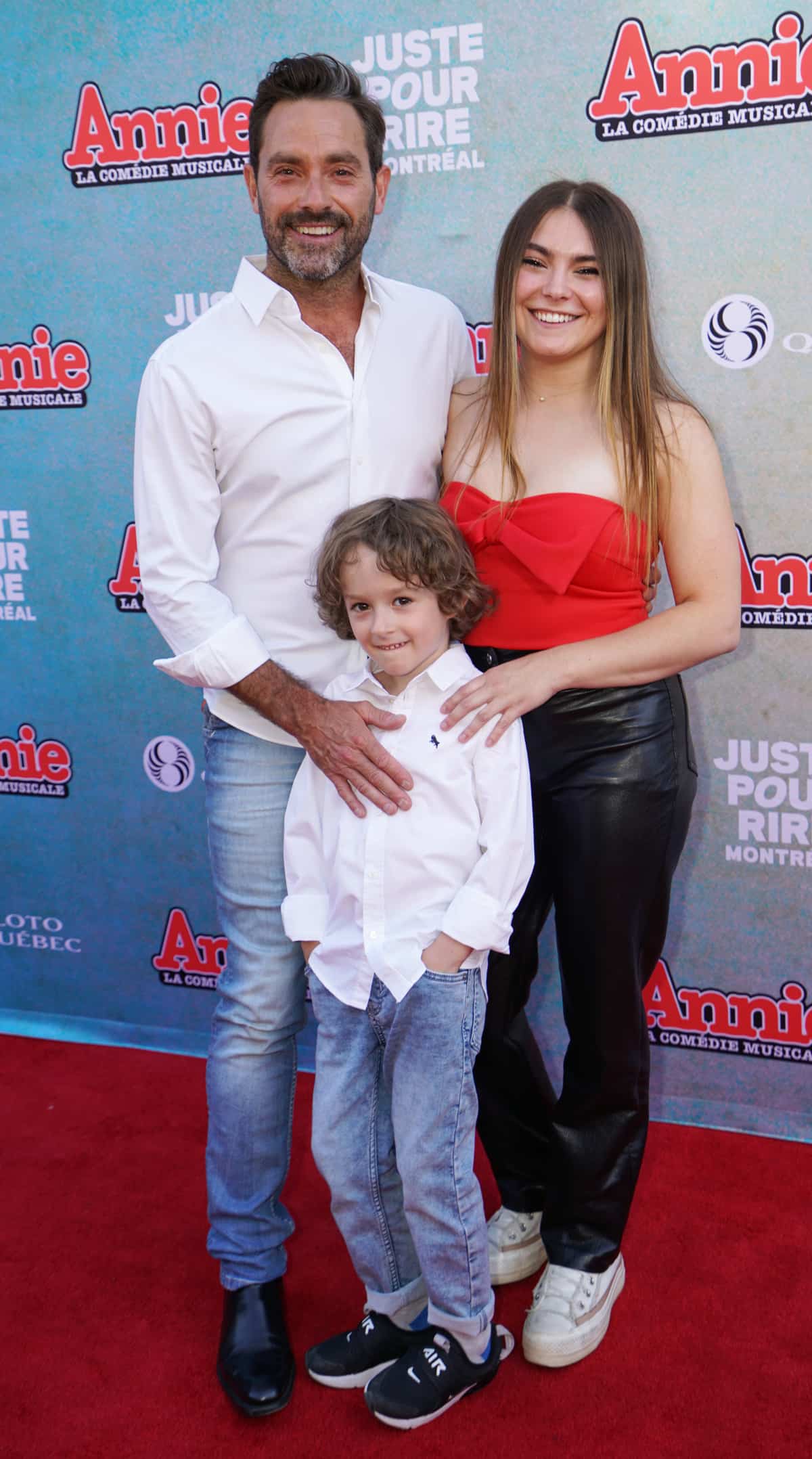 18 vedettes à la première d'Annie