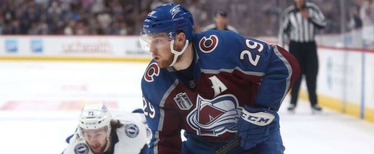 Pour Sakic, MacKinnon «est déjà l’un des grands»