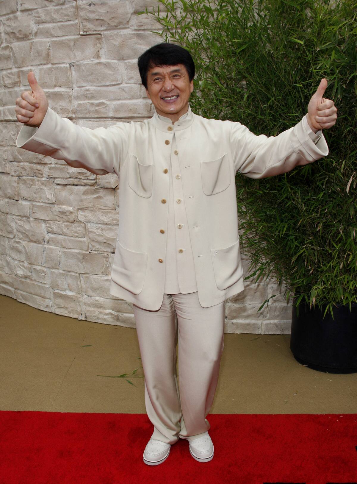 Jackie Chan portera la flamme paralympique à Paris mercredi | JDM