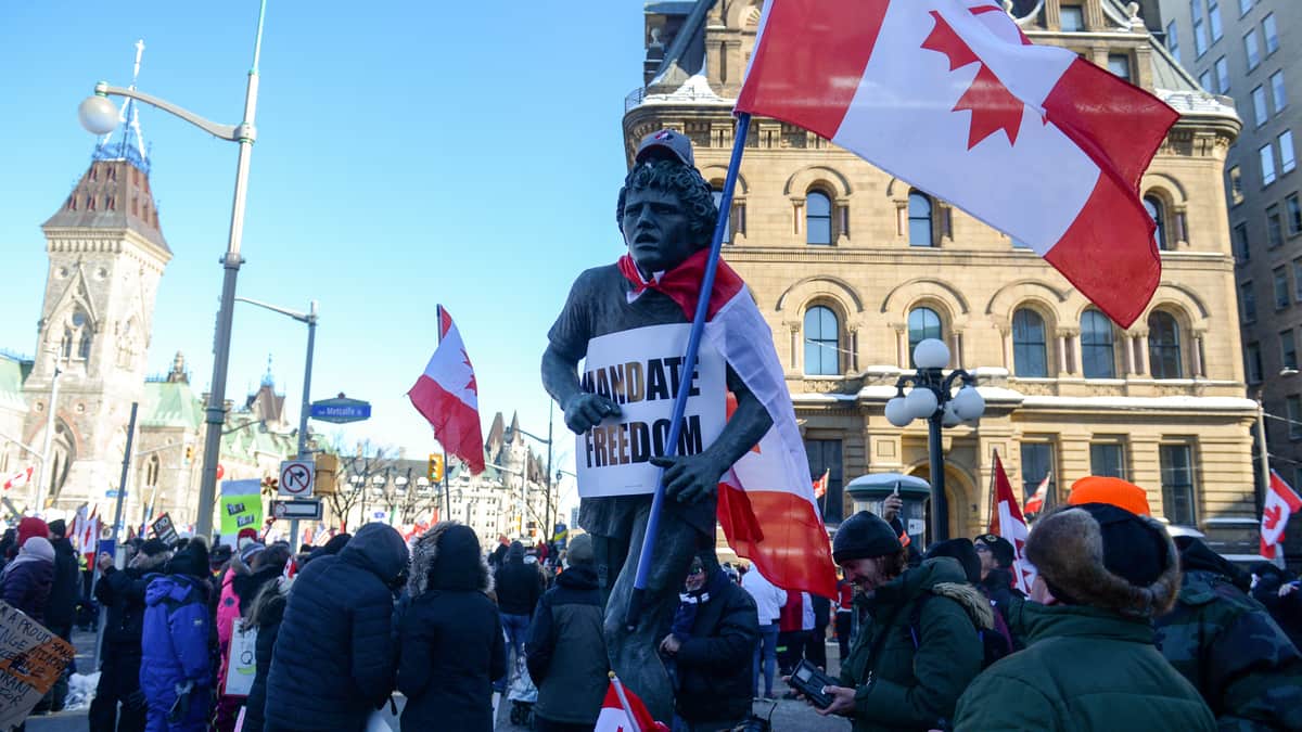 Convoi à Ottawa: le maire de la ville natale de Terry Fox dénonce ce qui a été fait à la statue