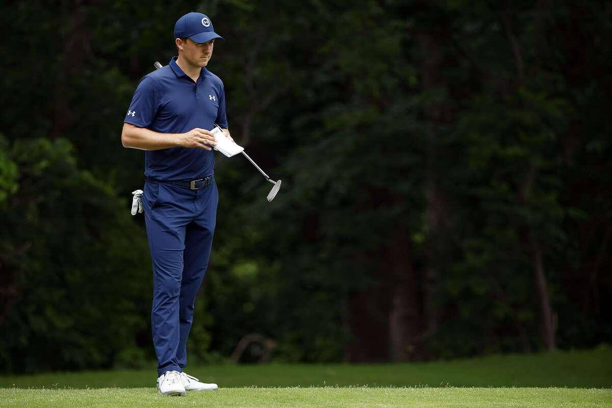Charles Schwab Challenge: Jordan Spieth tombe, Jason Kokrak en profite - Vimarsana News