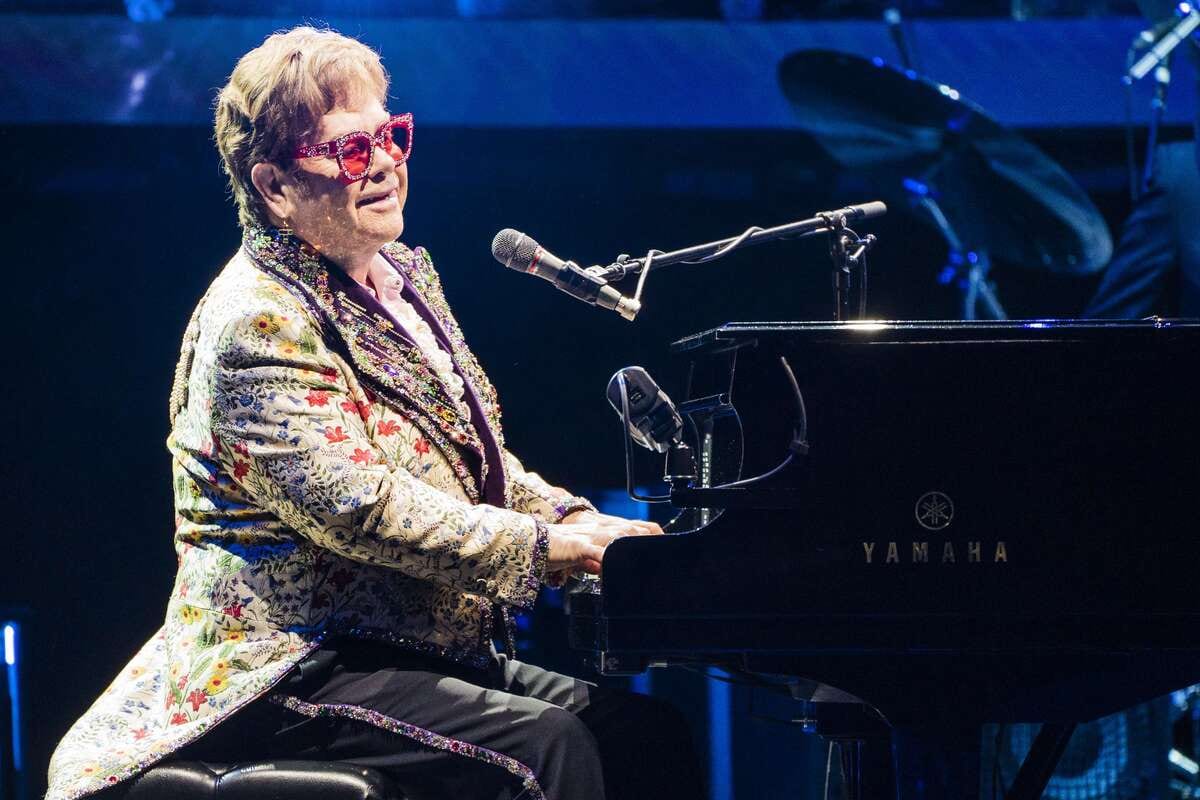 Elton John f&ecirc;te ses 75 ans