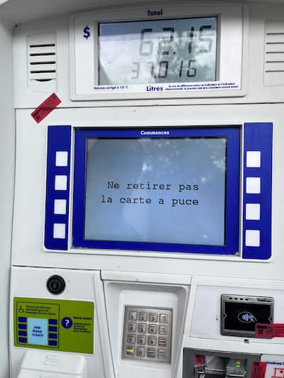 Franceses son masacrados en varias gasolineras de Couche-Tard