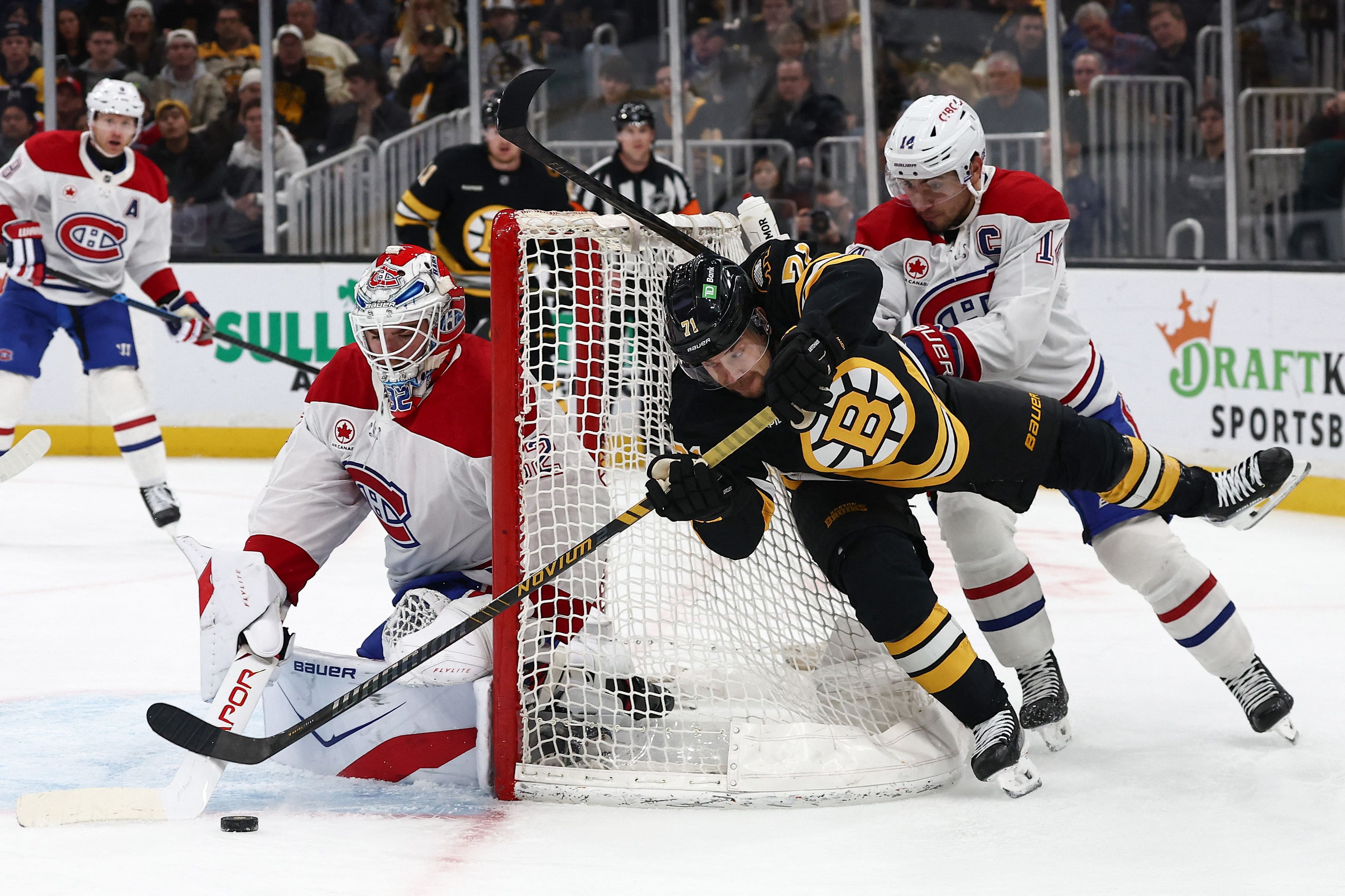 Le Canadien a inscrit quatre buts en troisième période et a vaincu les Bruins 6 à 2 mardi soir, à Boston.