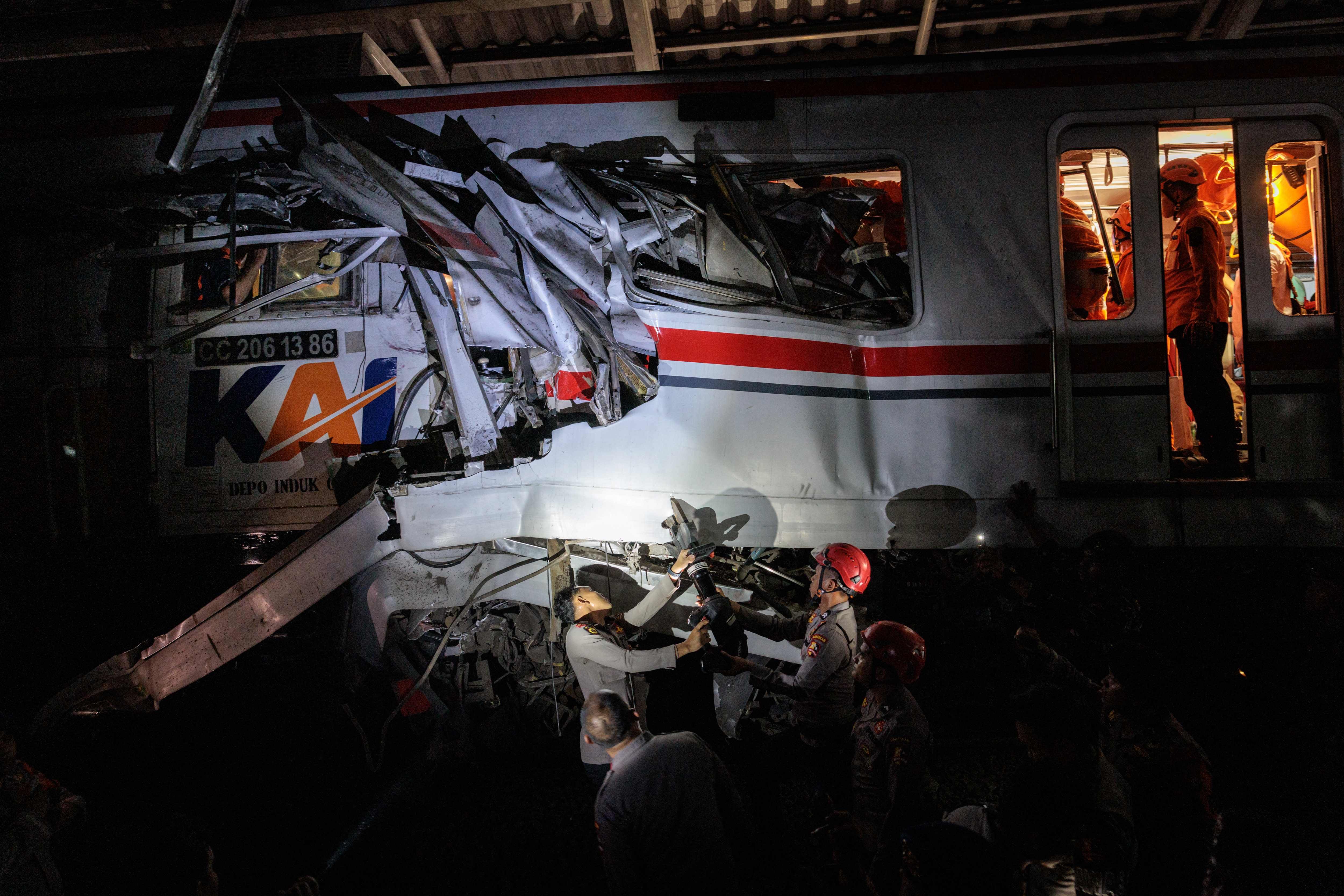 Indonésie: 14 morts dans une collision ferroviaire près de Jakarta