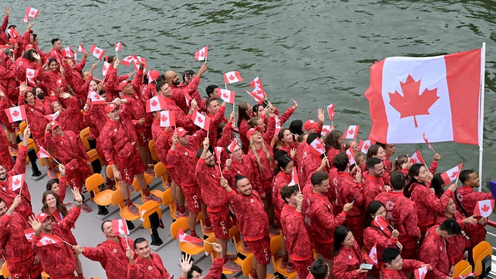 EN DIRECT | Cérémonie d’ouverture des JO: les olympiens canadiens arrivent à bord d’une embarcation sur la Seine