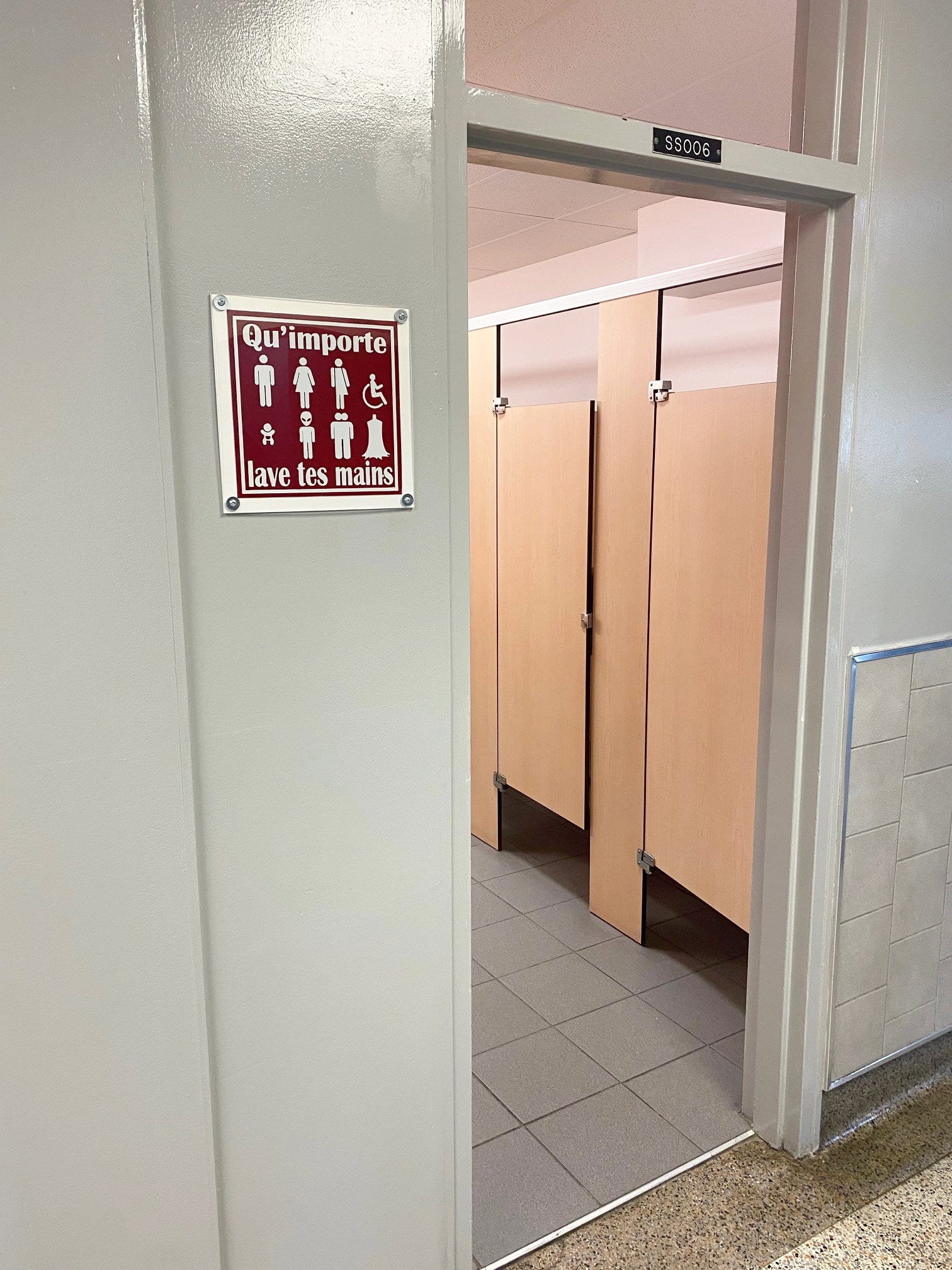 Les toilettes mixtes qui existent d&eacute;j&agrave; dans les &eacute;coles plut&ocirc;t bien re&ccedil;ues