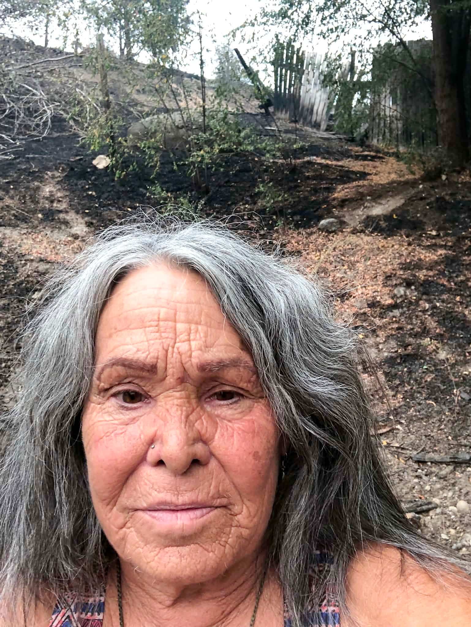 Incendie de forêt en Colombie-Britannique: le feu passe à quelques pieds de la maison d’une Québécoise