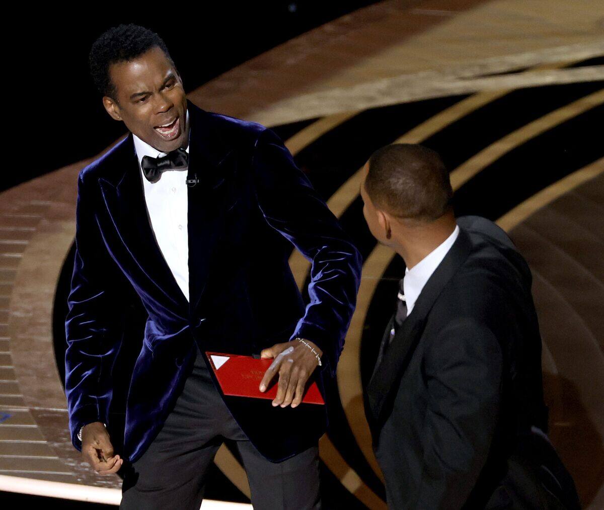 Will Smith frappe Chris Rock aux Oscars après une blague sur sa femme ...