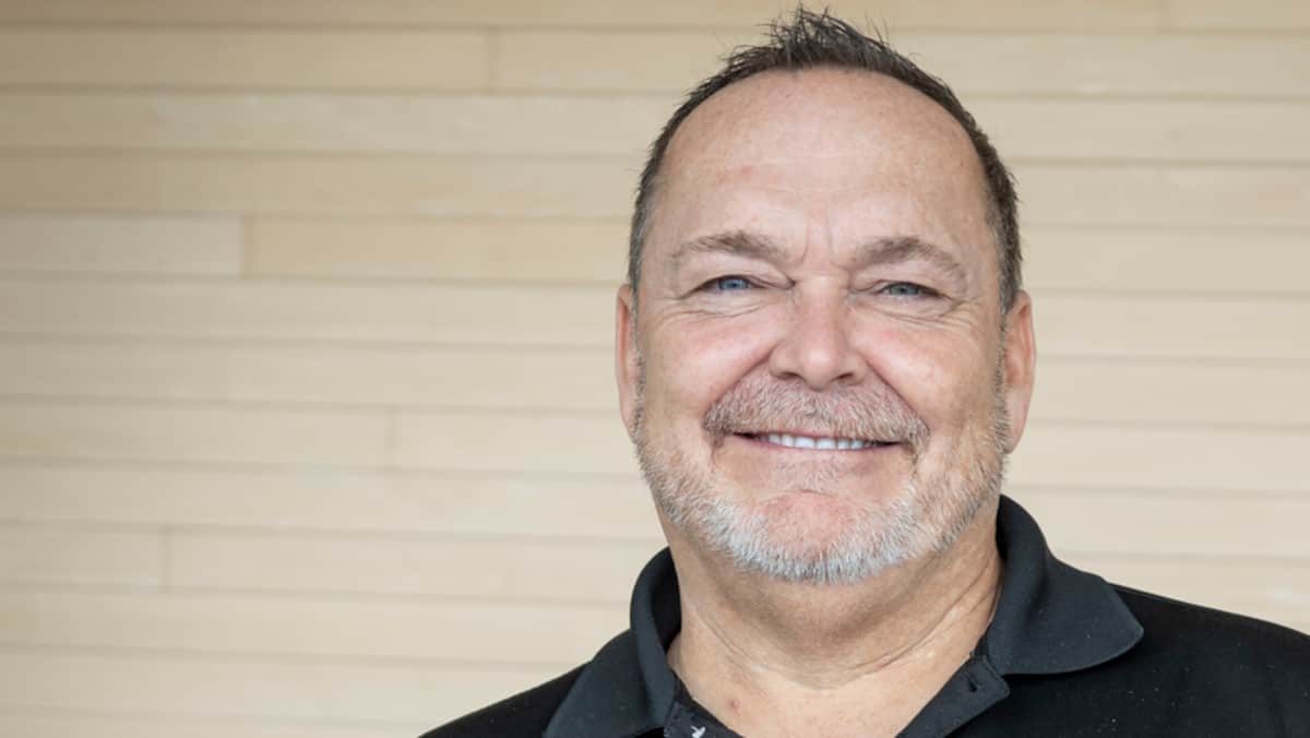 Jean-Michel Anctil publie des photos à la suite de son opération au genou