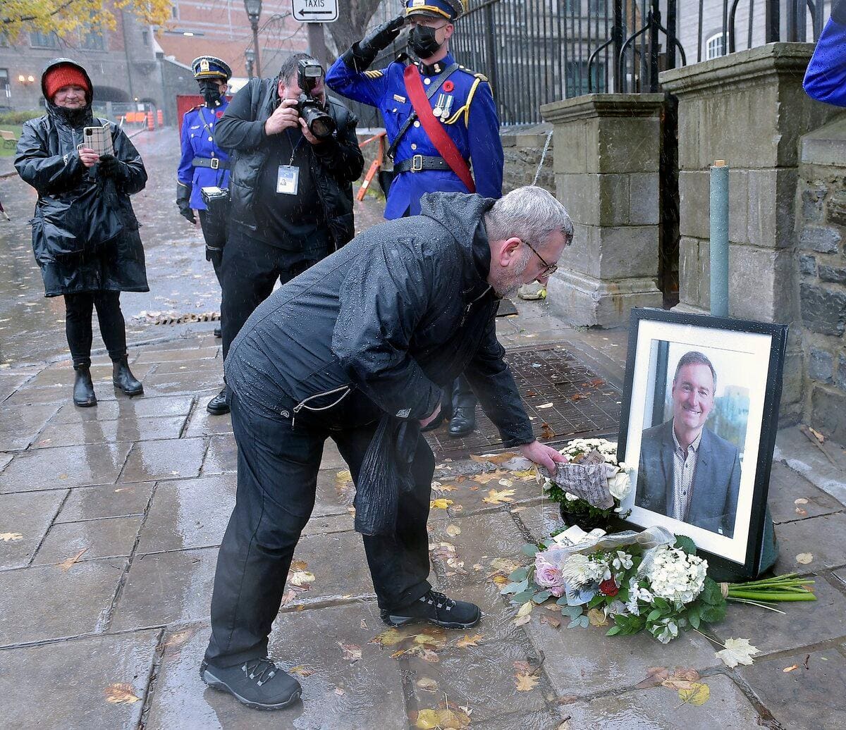 [EN IMAGES] Tuerie de l’Halloween Québec pleure ses disparus JDQ