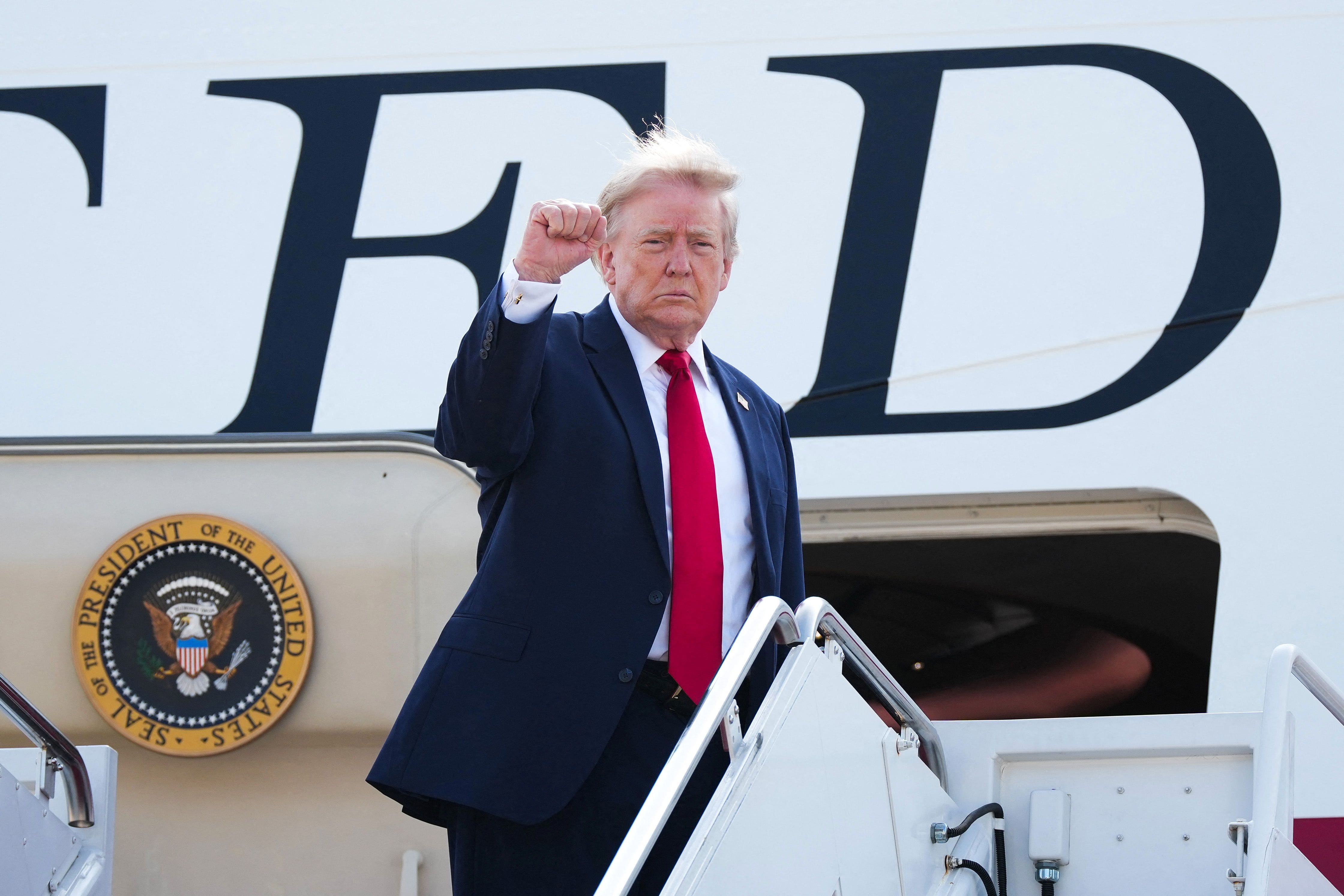 “We all benefit”: Trump defends his cryptocurrency gains