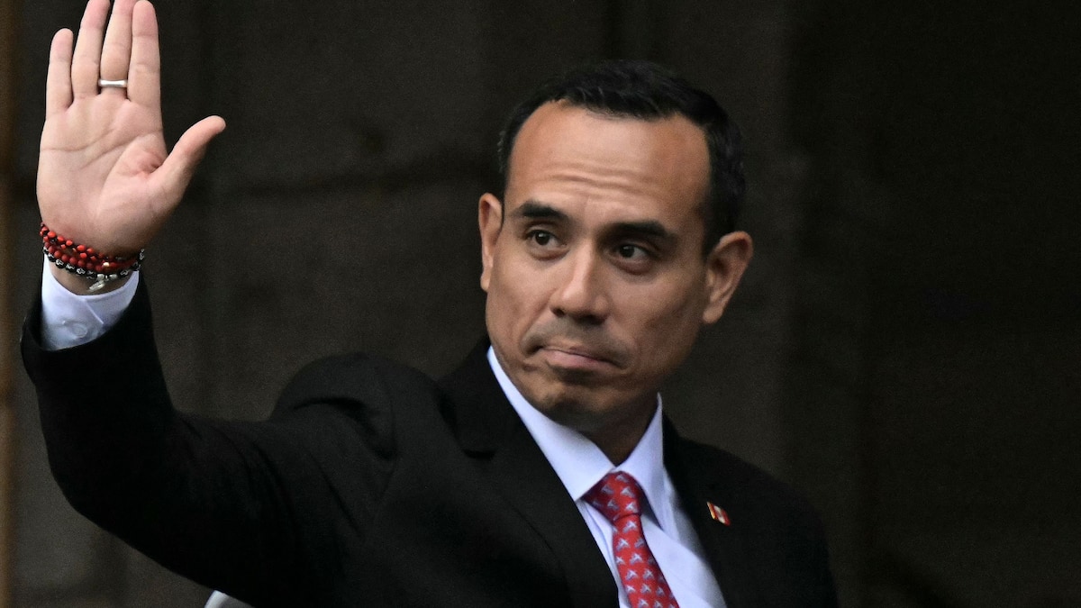 Pérou: le président par intérim José Jeri destitué par le Parlement