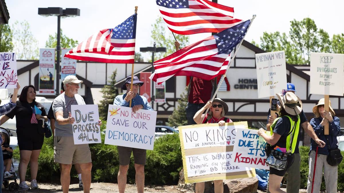 «Pas de roi»: des millions d'Américains attendus pour défiler contre Trump