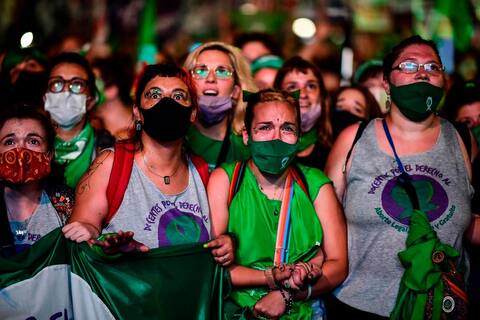 Adopción de legalización del aborto en Argentina