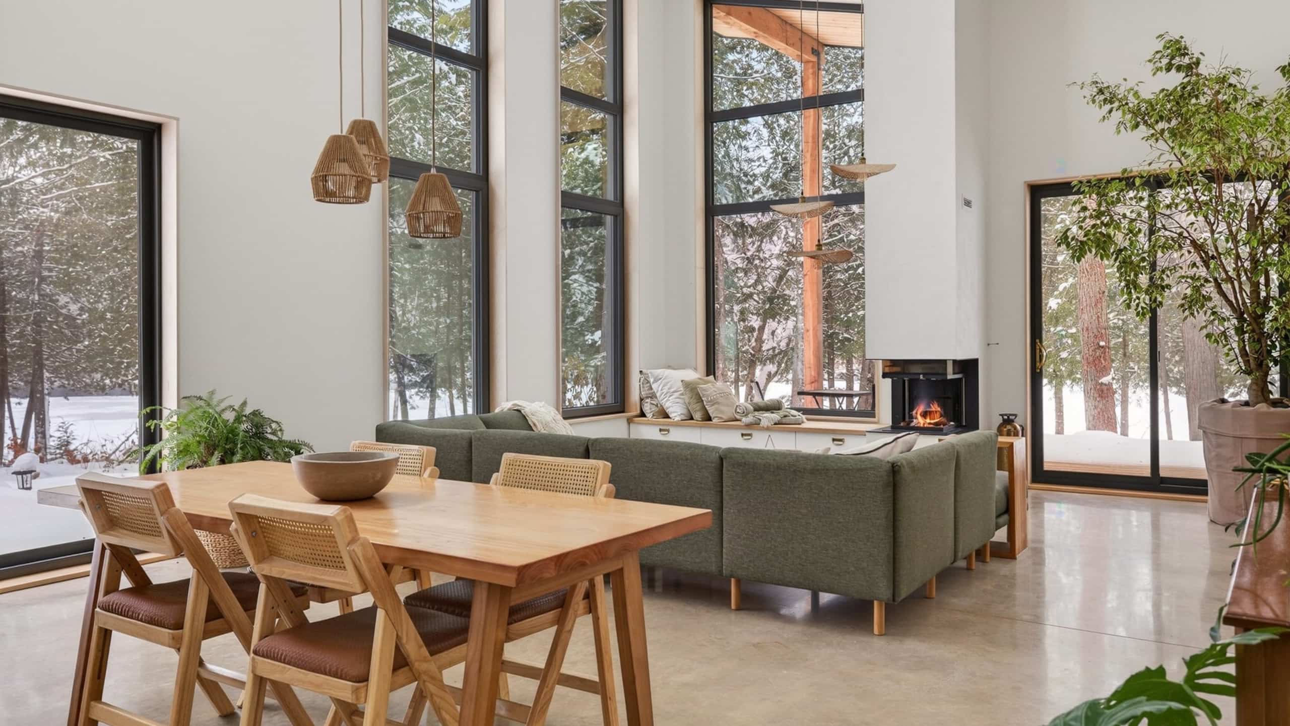 Ce chalet scandinave caché en forêt, au bord de la rivière, est à ...