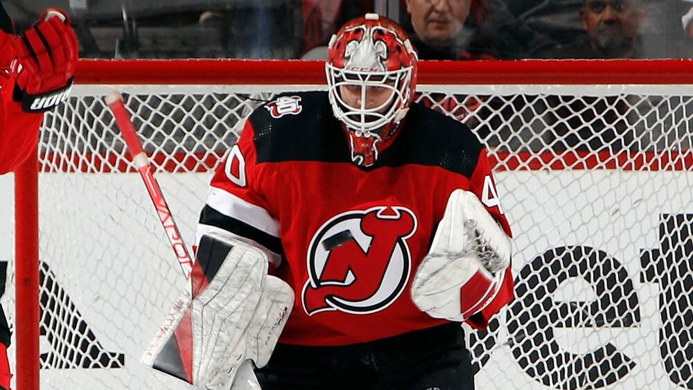 Qui est Akira Schmid, le sauveur des Devils devant le filet? - TVA Sports
